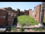 05925 ostia - regio iii - insula vii - domus fulminata (iii,vii,3-4) - raum (6) - decumanus maximus - bli ri westen - 06-2024.jpg